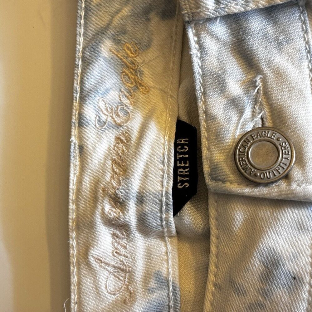 American Eagle white jeans with blue roseso - Picture 7 of 11